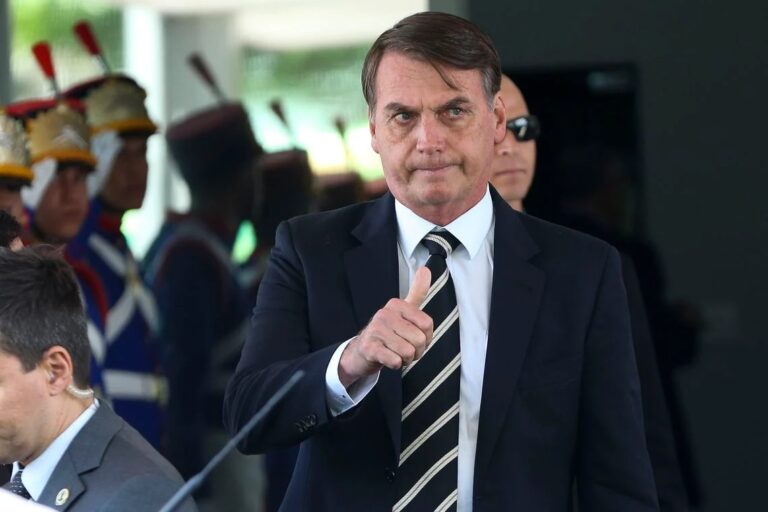 Bolsonaro prevê possibilidade de autorização de novos concursos públicos