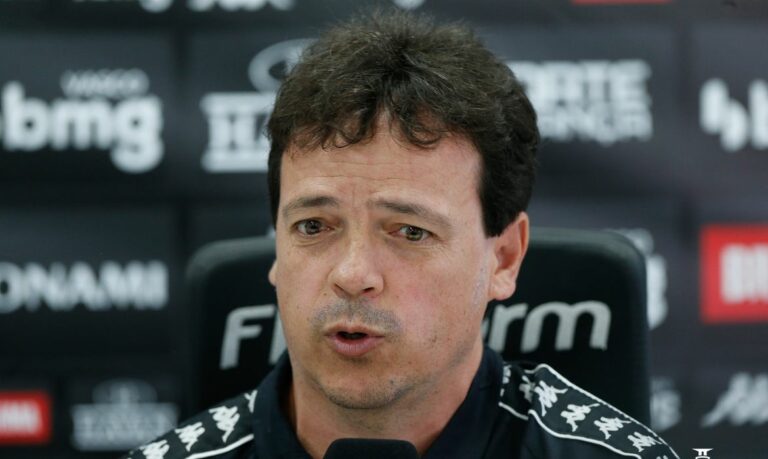 Vasco anuncia saída do técnico Fernando Diniz