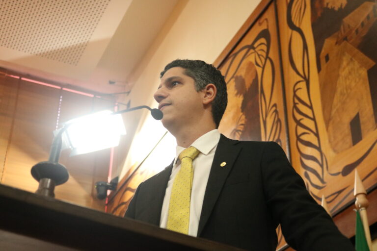 “O Podemos pode fazer aliança até com o PT”, diz Calegário sobre disputa pelo governo em 2022