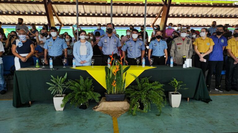 Colégio Militar Tiradentes realiza solenidade de juramento à bandeira