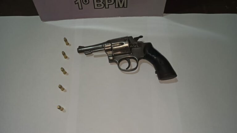 Jovem de 21 anos é preso com arma de fogo na Baixada da Sobral