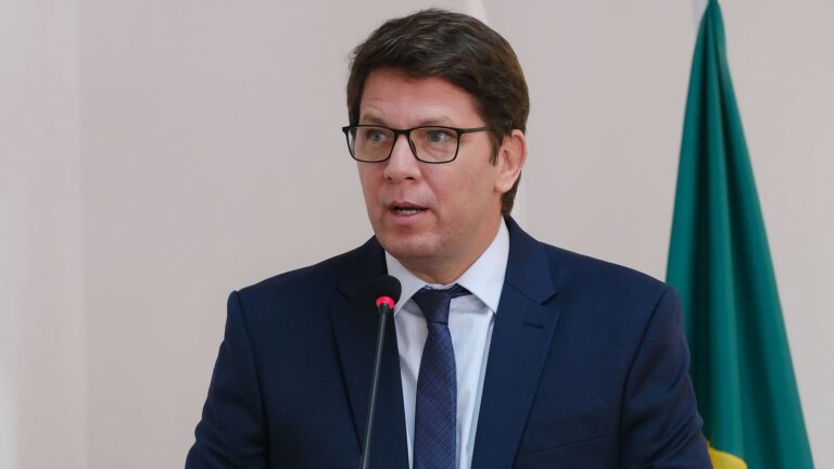 Mario Frias dá chilique com equipe médica e faz exigência em hospital