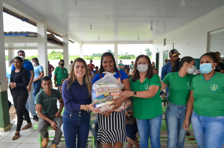 Prefeitura de Brasileia inicia entrega de 3.200 kits de alimentação escolar