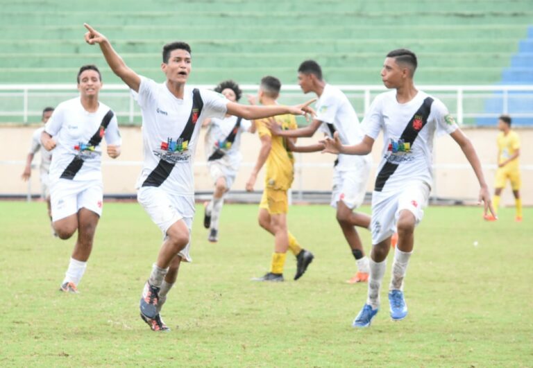 Vasco e Independência vencem e fazem a final do Campeonato Sub-15