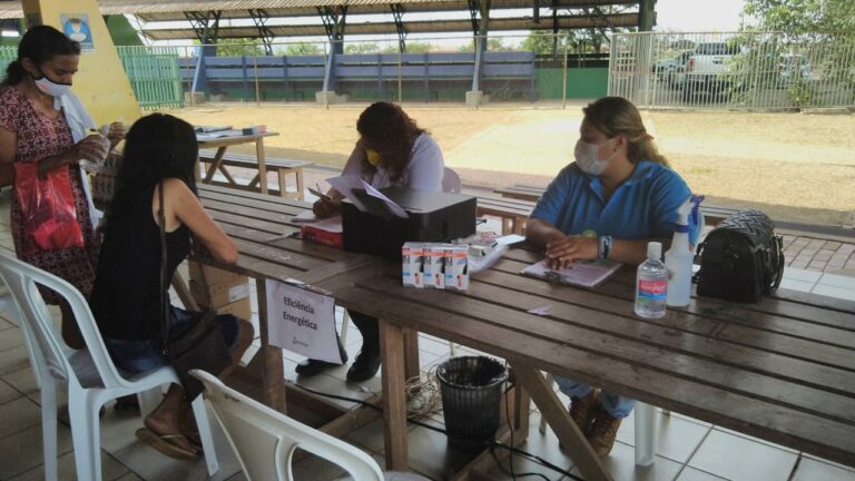 Troca de lâmpadas e negociação de débitos com descontos especiais serão oferecidos neste sábado no Ginásio Álvaro Dantas