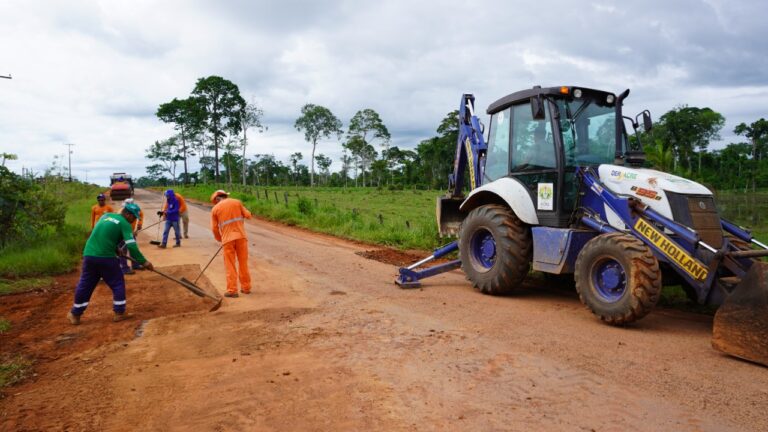 Deracre garante melhorias nos ramais de Acrelândia e Senador Guiomard