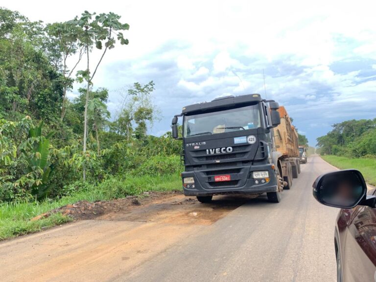 Buracos na BR-364 e falta de sinalização colocam em risco a vida de condutores; Dnit se manifesta