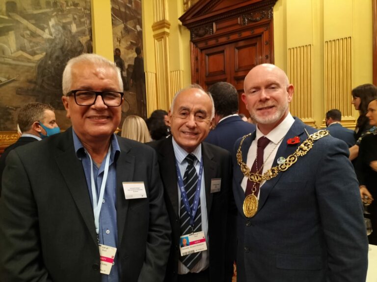 Prefeito Tião Bocalom é destaque em Glasgow – Ele entregou produtos das indústrias de Rio Branco ao prefeito da cidade