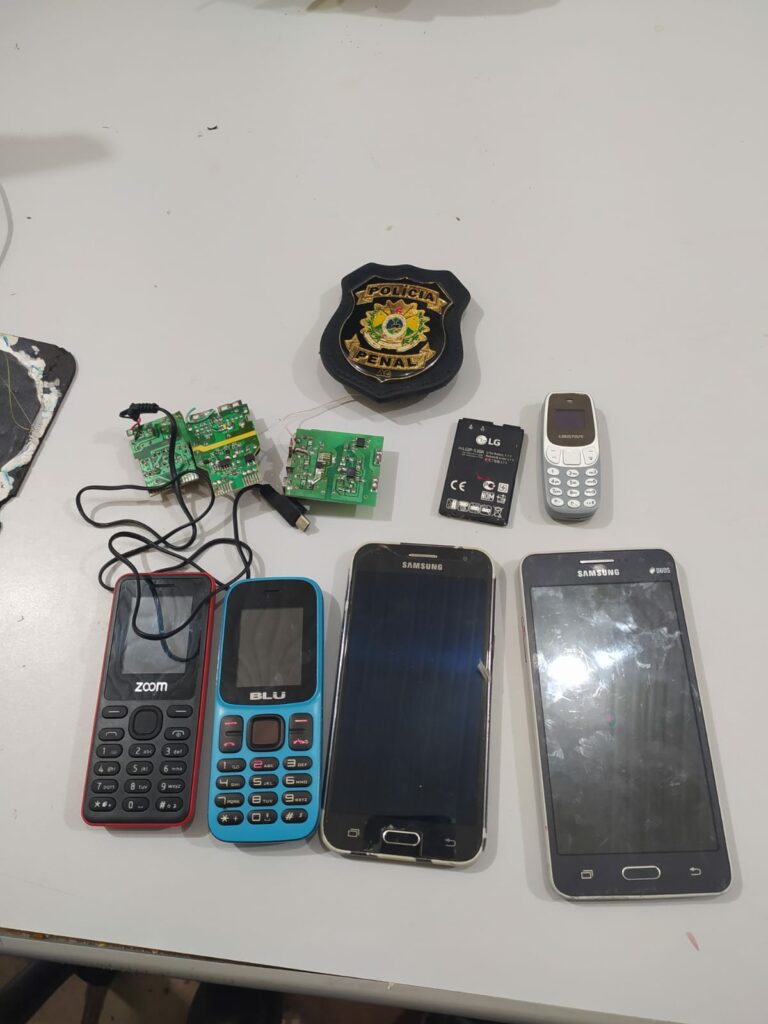 Policiais penais apreendem mais cinco celulares no presídio de Sena Madureira