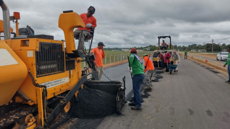 Estado inicia pavimentação asfáltica da AC-405 em Cruzeiro do Sul
