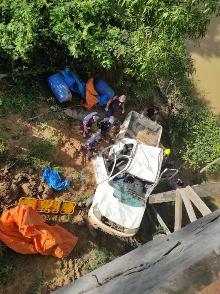 Uma das vítimas de acidente na Transacreana sofre parada cardíaca e trio é levado com urgência ao PS