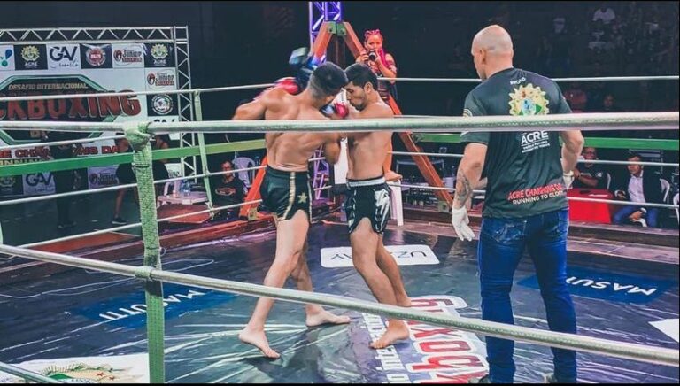 No México, atleta de MMA representa o Acre e participa de combate