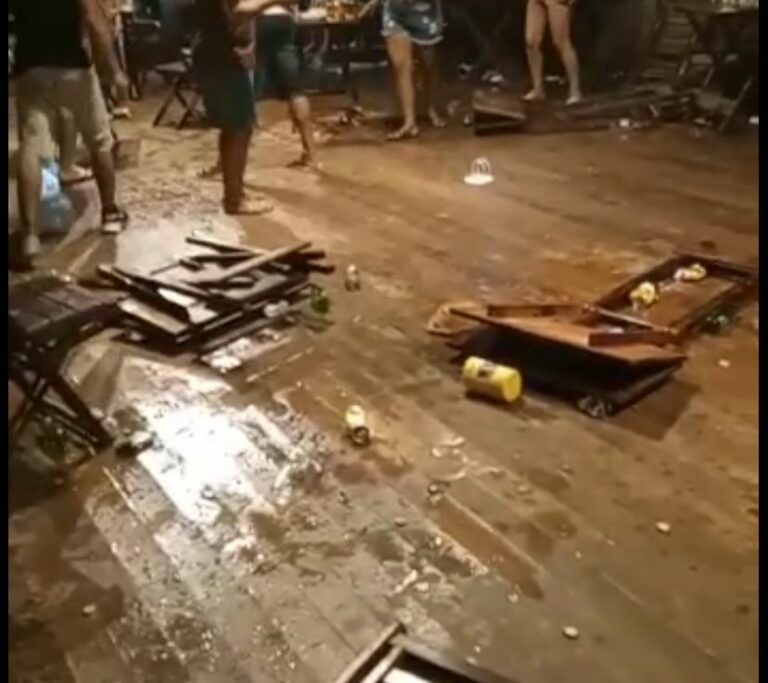 Vídeo: Confusão e pancadaria são registradas no Bar do Nunes, em Sena; gerente é agredido