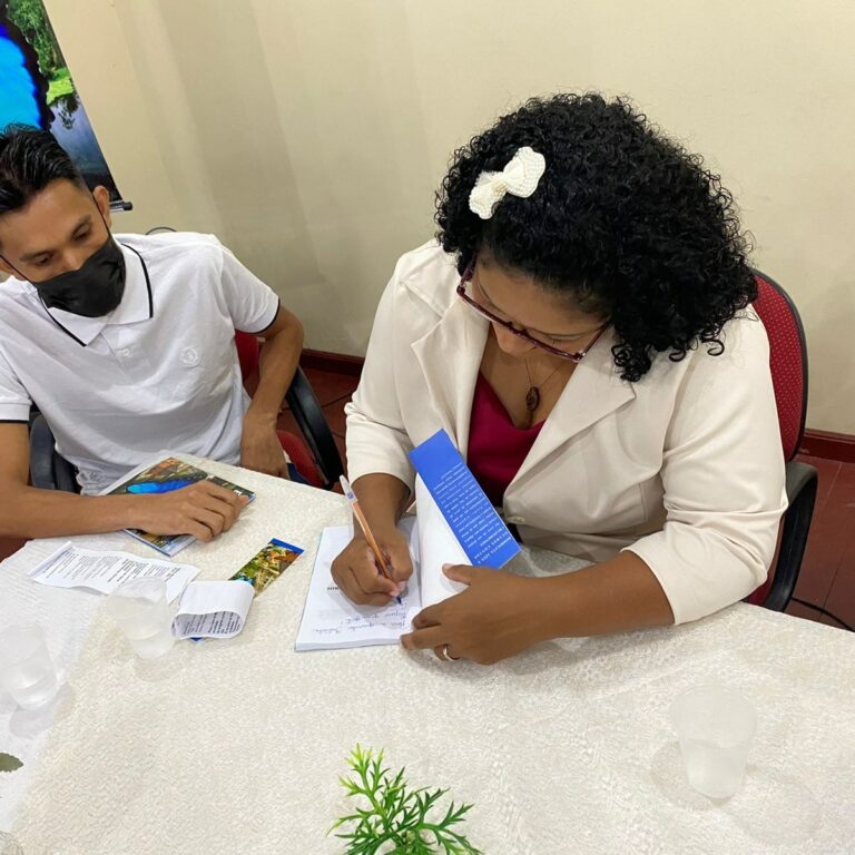 Borboleta Azul e outros contos cruzeirenses: professora lança livro em Cruzeiro do Sul