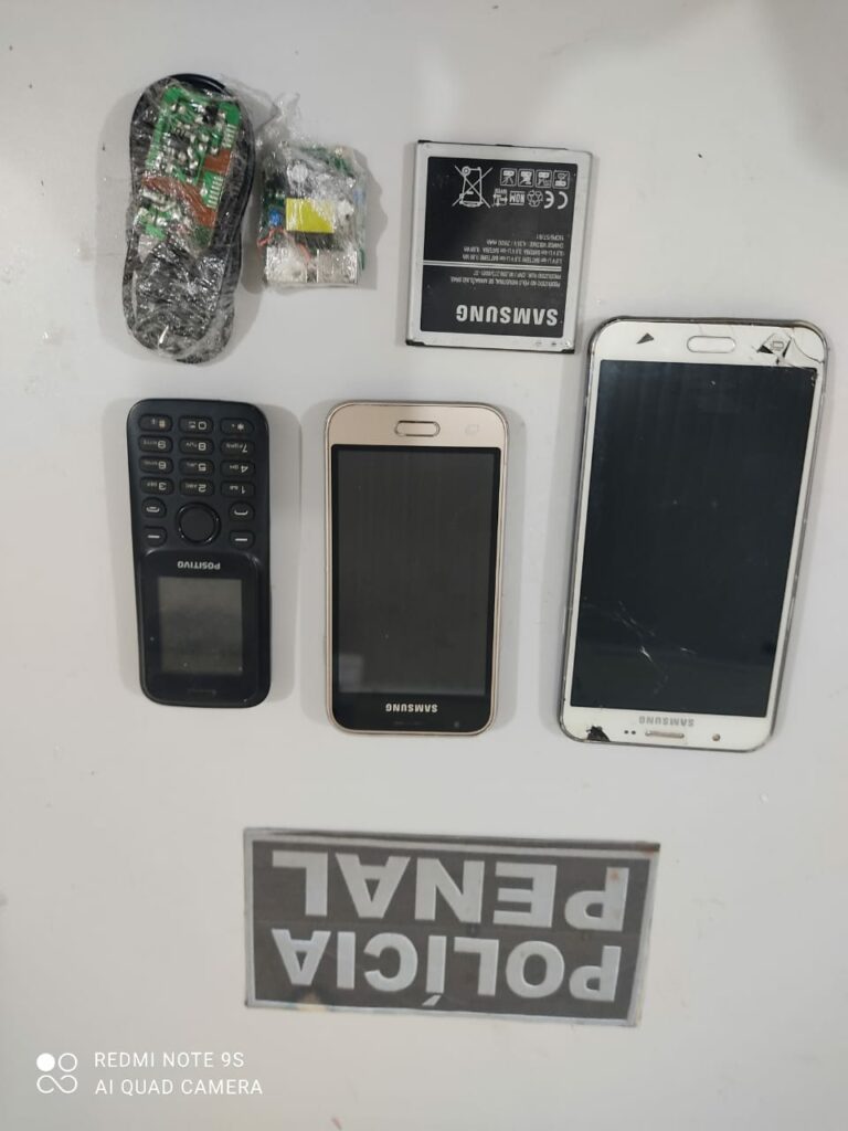 No presídio de Sena Madureira, infratores lançam celulares por cima da muralha e fogem