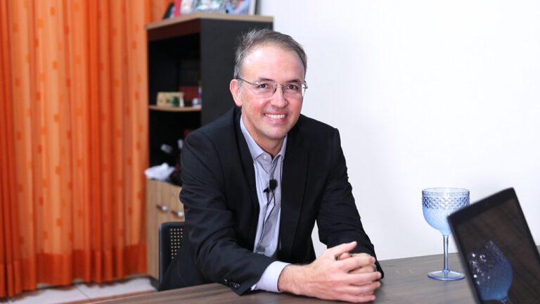 Leo de Brito vai lançar livro sobre cooperação na Amazônia, fruto de sua dissertação de mestrado