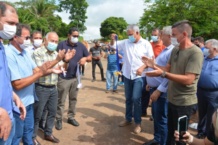 Prefeito Tião Bocalom inaugura Ramal Cinco Mil em clima de grande festa