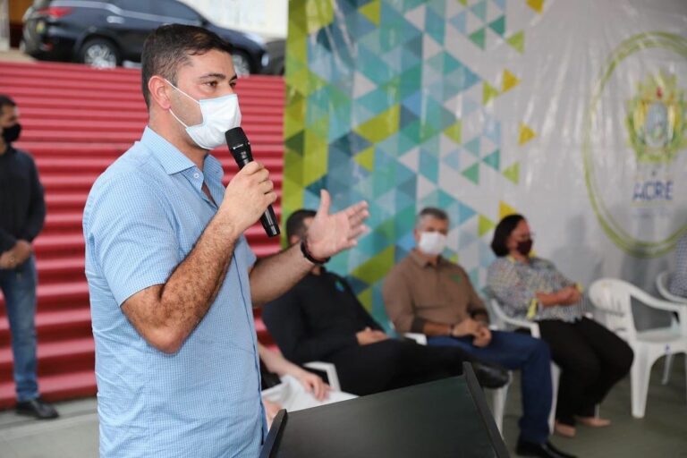 Nicolau prestigia entrega de veículos ao IDAF e pede reforço na fiscalização agropecuária no Juruá