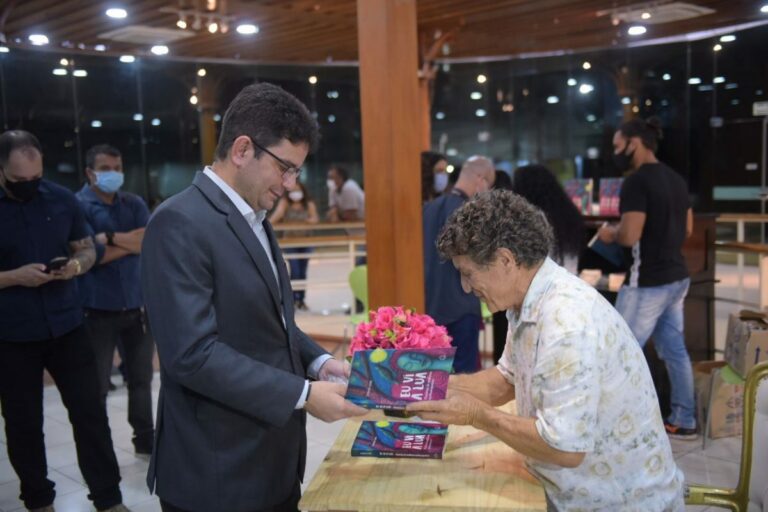 Gladson Cameli prestigia o evento do Dia Estadual da Cultura Ayahuasqueira em Rio Branco
