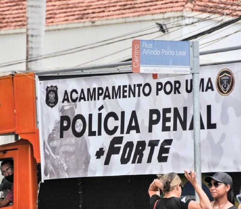 Após reunião na Casa Civil, policiais penais anunciam que irão acampar em frente à Aleac