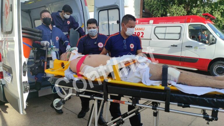 Jovem quebra quadril ao colidir moto com bicicleta e vai para o PS em estado grave