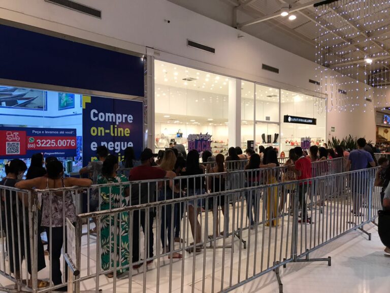 Via Verde Shopping vai abrir a meia noite para Black Friday e filas se formam horas antes