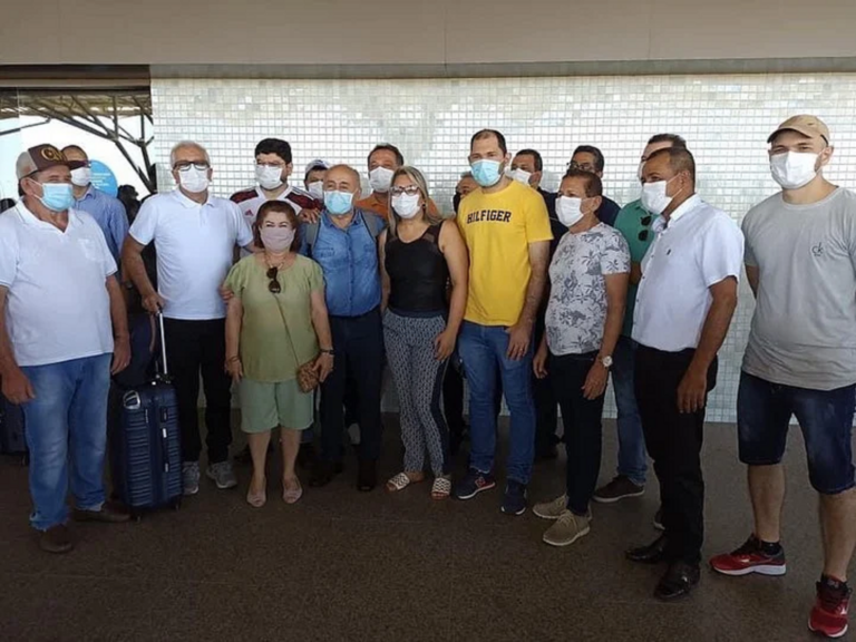 Antes de embarcar para Europa, Bocalom e Normando recebem apoio de presidentes de bairros e secretários no aeroporto