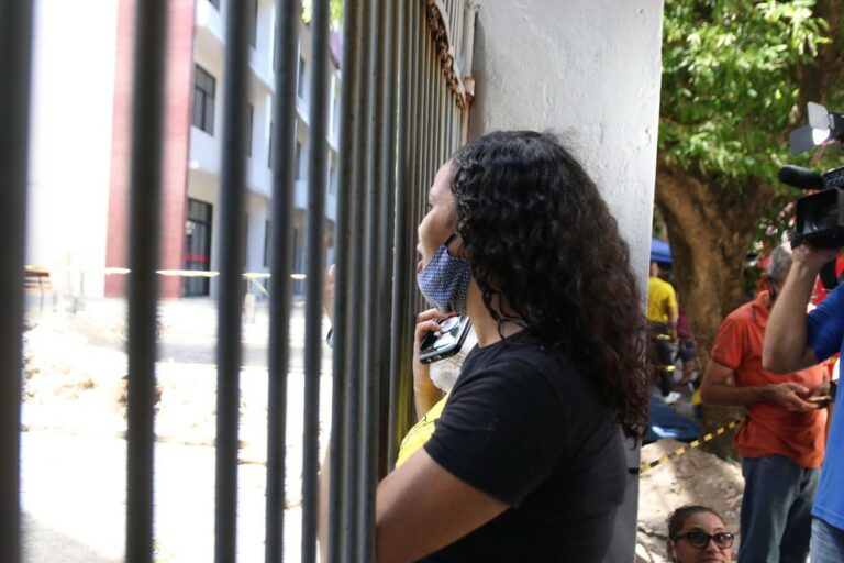 Candidata que chegou um minuto atrasada e perdeu o Enem por amamentar o filho ganha bolsas de estudo em faculdades