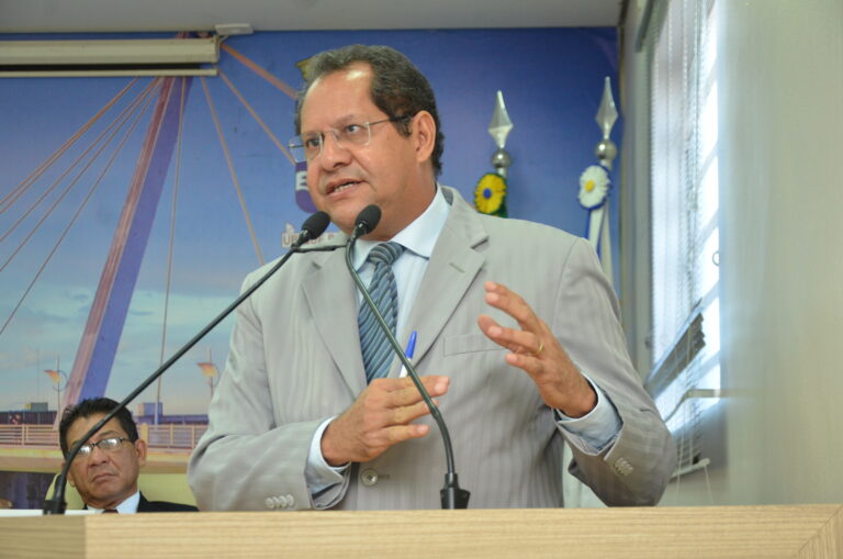 Médico infectologista alerta para terceira onda do coronavírus com festas de fim de ano e Carnaval