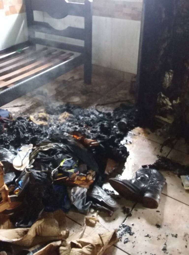 Filho é detido por incendiar quarto com idoso de 82 anos dentro em Rolim, RO