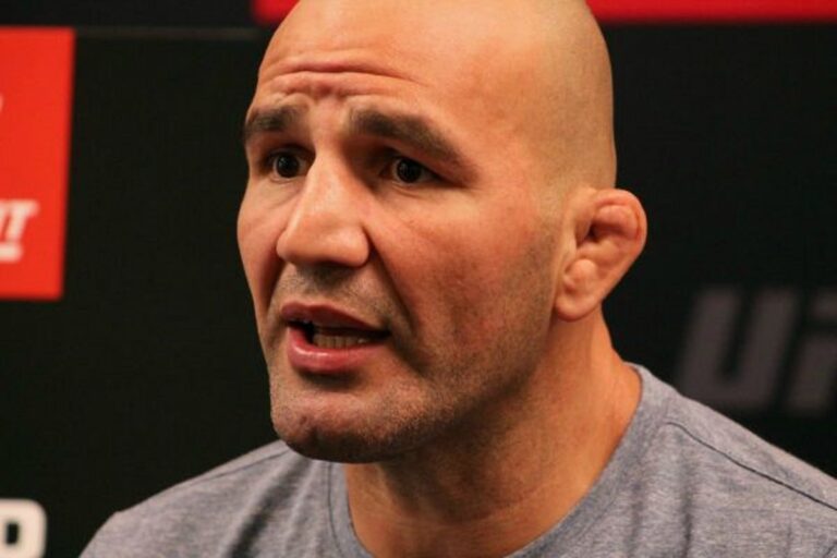 Técnico que graduou Glover na faixa-preta de jiu-jitsu exalta feitos do campeão