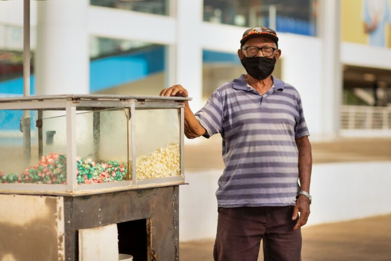 Fotógrafo cria projeto para registrar ‘presença e importância’ de vendedores e artistas de rua em Porto Velho
