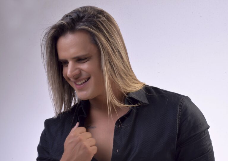 Marlus Viana, ex-vocalista do Calcinha Preta faz show em Sena neste final de semana; assista recado do cantor