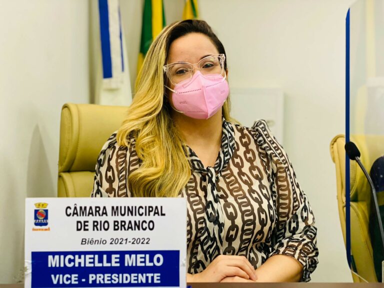 Michelle Melo denuncia perseguição de colega vereador: “Pagou para seguirem a mim e minha esposa”