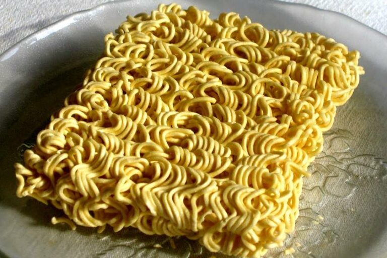 Dois irmãos, de 9 e 13 anos, morrem após comerem macarrão instantâneo na casa da avó