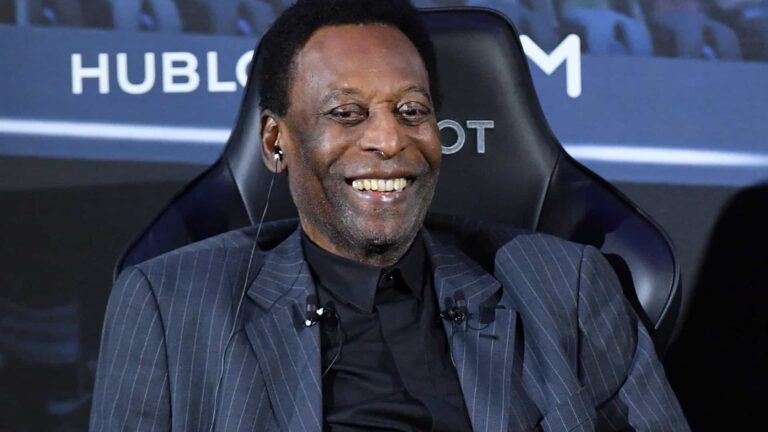 Luta pela vida: ex-jogador Pelé é novamente internado em São Paulo para tratar tumor