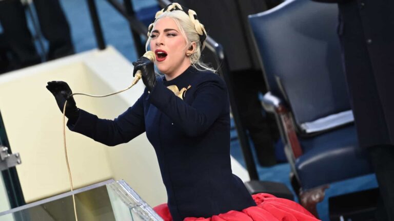 Lady Gaga revela que vestido usado na posse de Joe Biden era à prova de balas