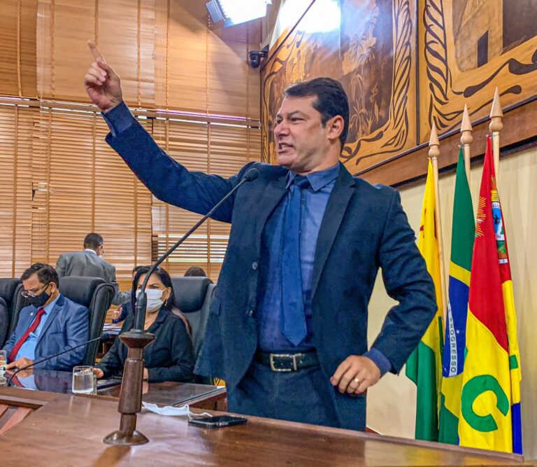 “O glorioso MDB devia gastar energia em construir chapas”, diz Duarte sobre decisão do partido em liberá-lo