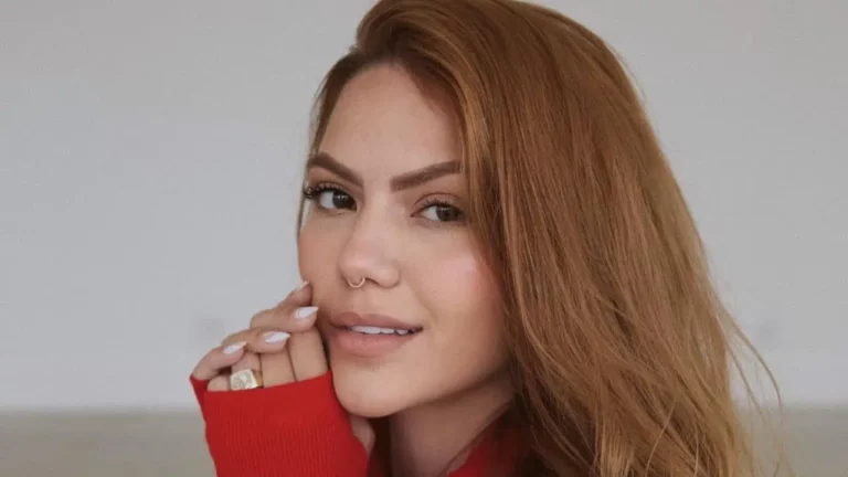 Sarah Poncio é flagrada aos beijos com novo affair