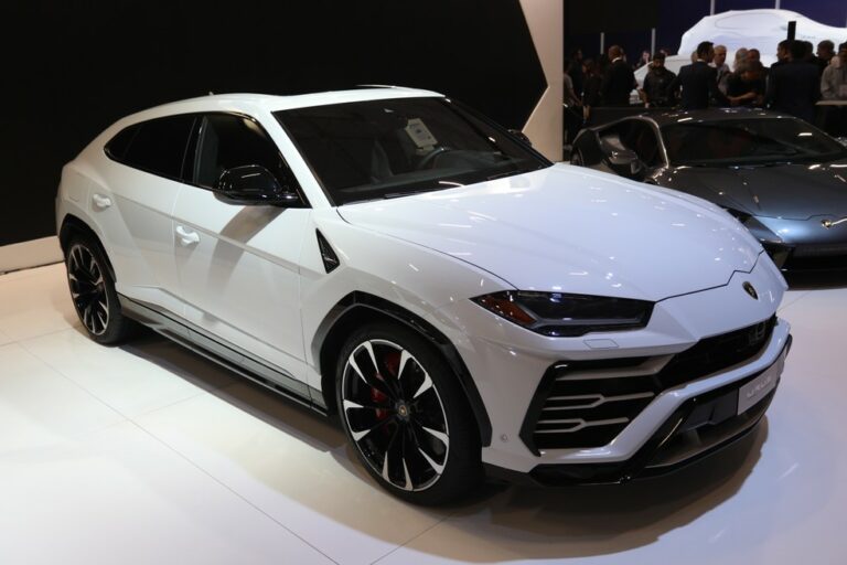 Americano que comprou um Lamborghini com dinheiro de auxílio durante a pandemia é condenado a 9 anos de prisão