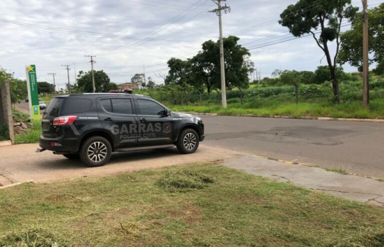 Polícia prende duas pessoas suspeitas de envolvimento na morte de casal encontrado esquartejado e queimado em MS