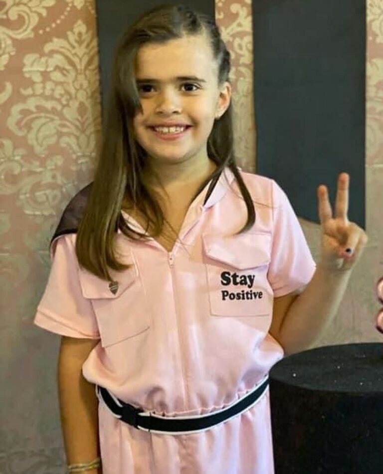 Menina que não foi devolvida à mãe depois das férias de julho é entregue após mais de 100 dias desaparecida