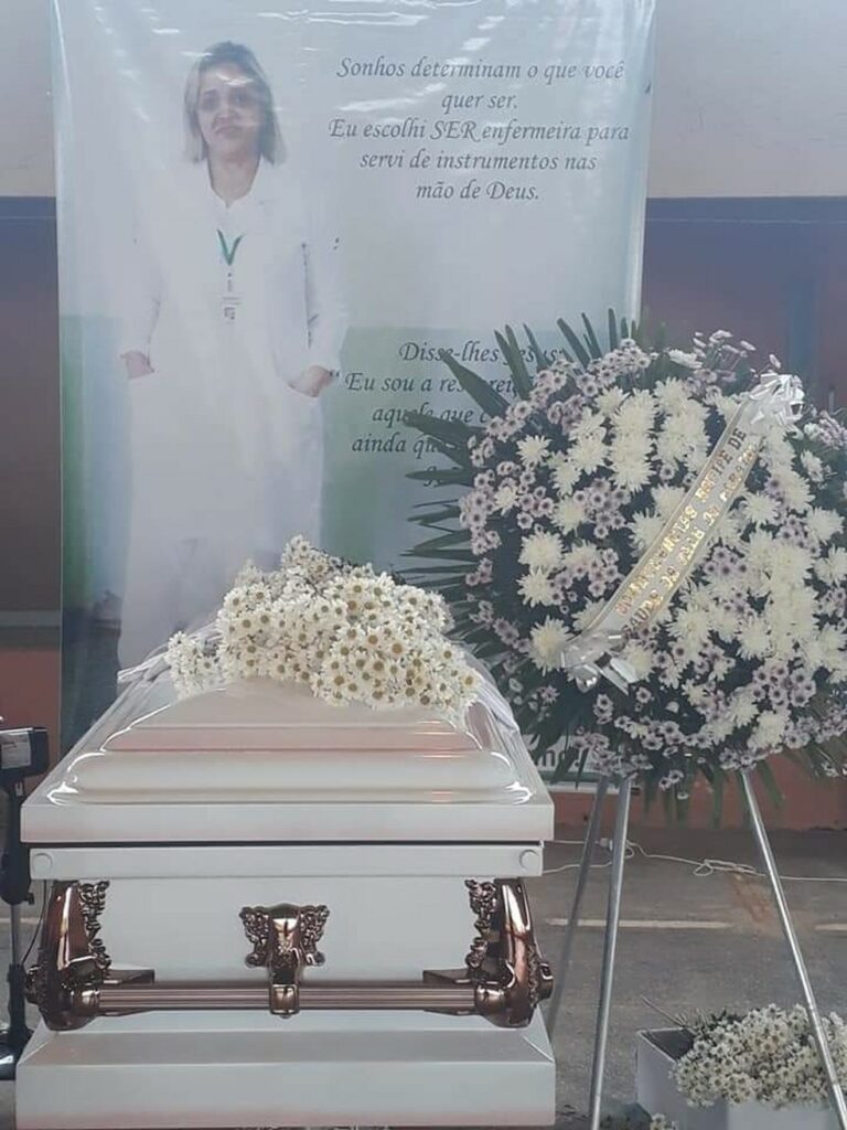 Após dois meses de espera, corpo de brasileira que morreu no deserto dos EUA é sepultado em Rondônia