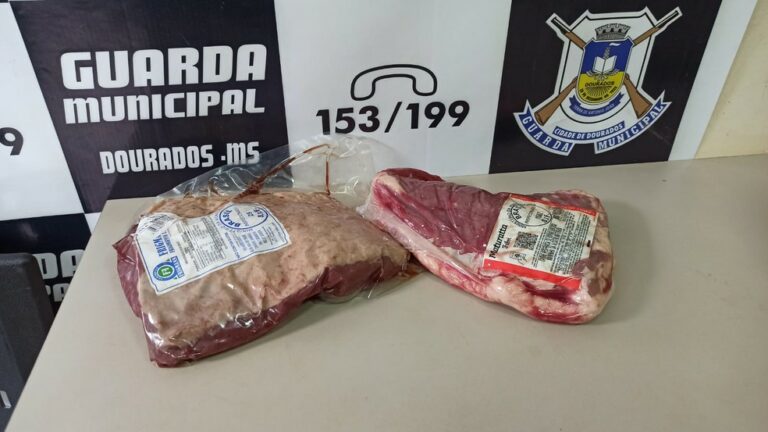 Homem é preso ao tentar sair de mercado com peça de picanha escondida nas calças
