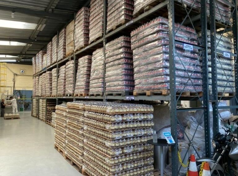 Empresário vendia falsa cachaça com combustível para carro e substância que mata, diz polícia