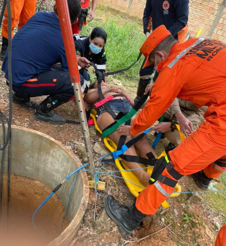 Mulher cai em poço de 25 metros após tampa quebrar em RO