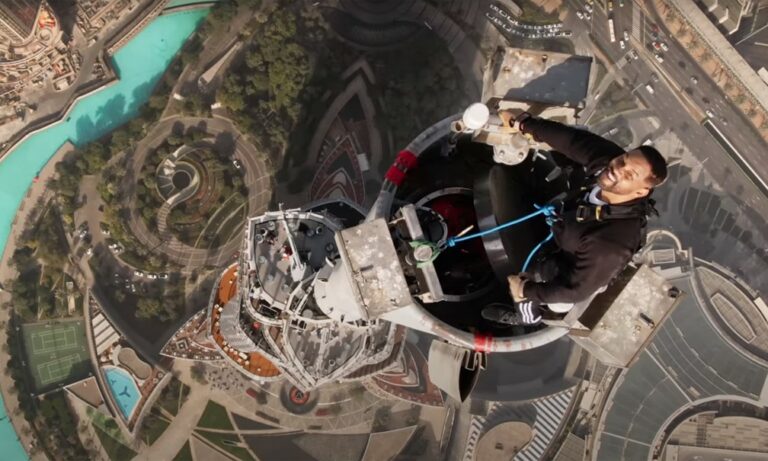 Will Smith sobe no topo do Burj Khalifa, prédio mais alto do mundo