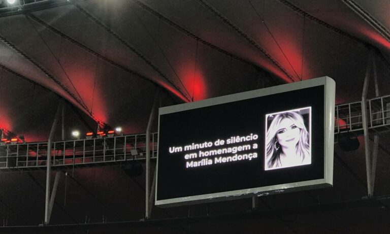 No Maracanã, Flamengo presta um minuto de silêncio em homenagem a Marília Mendonça