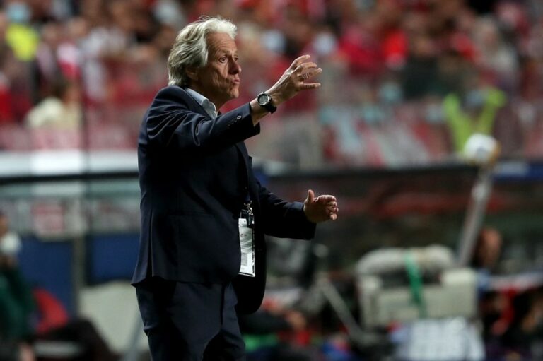 Atlético-MG sonda condições e prepara terreno para investida por Jorge Jesus; Odair Hellmann é opção