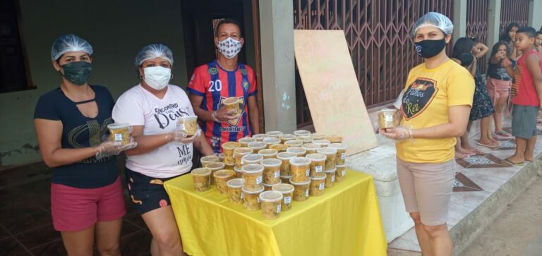Restaurante do Sesc e Mesa Brasil doam alimentos para famílias carentes  